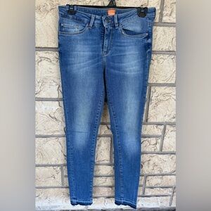 Hugo Boss Skinny Jeans Denim Woman’s Stretch Size 26 Raw Hem